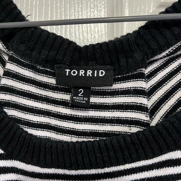 Torrid striped skull sweater - Picture 2 of 2